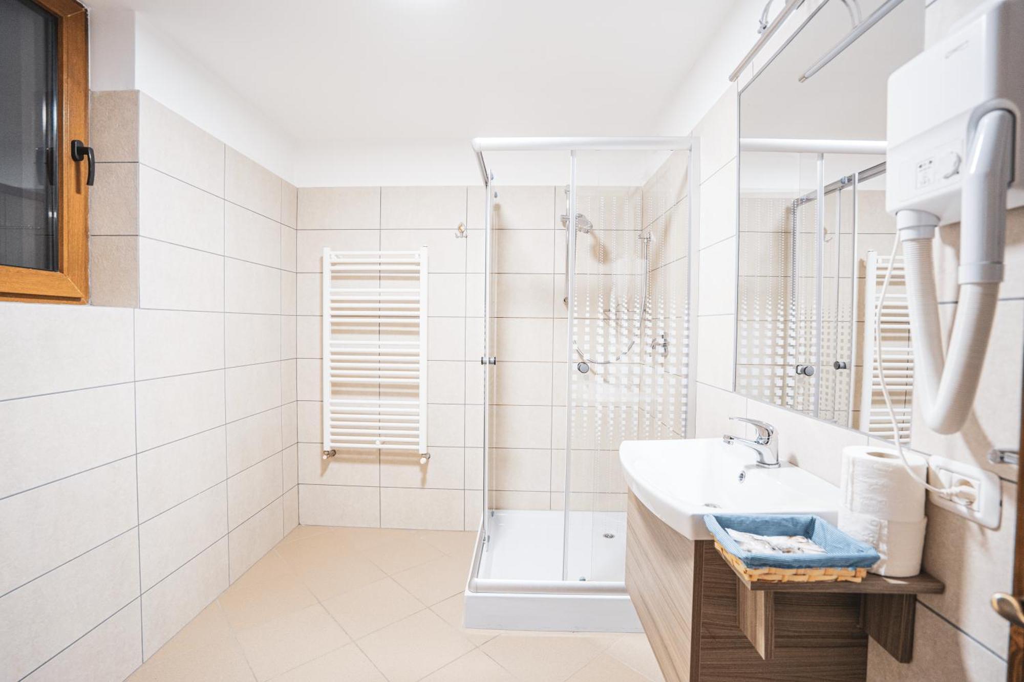Hotel Rabbit Bran Alsómoécs Kültér fotó